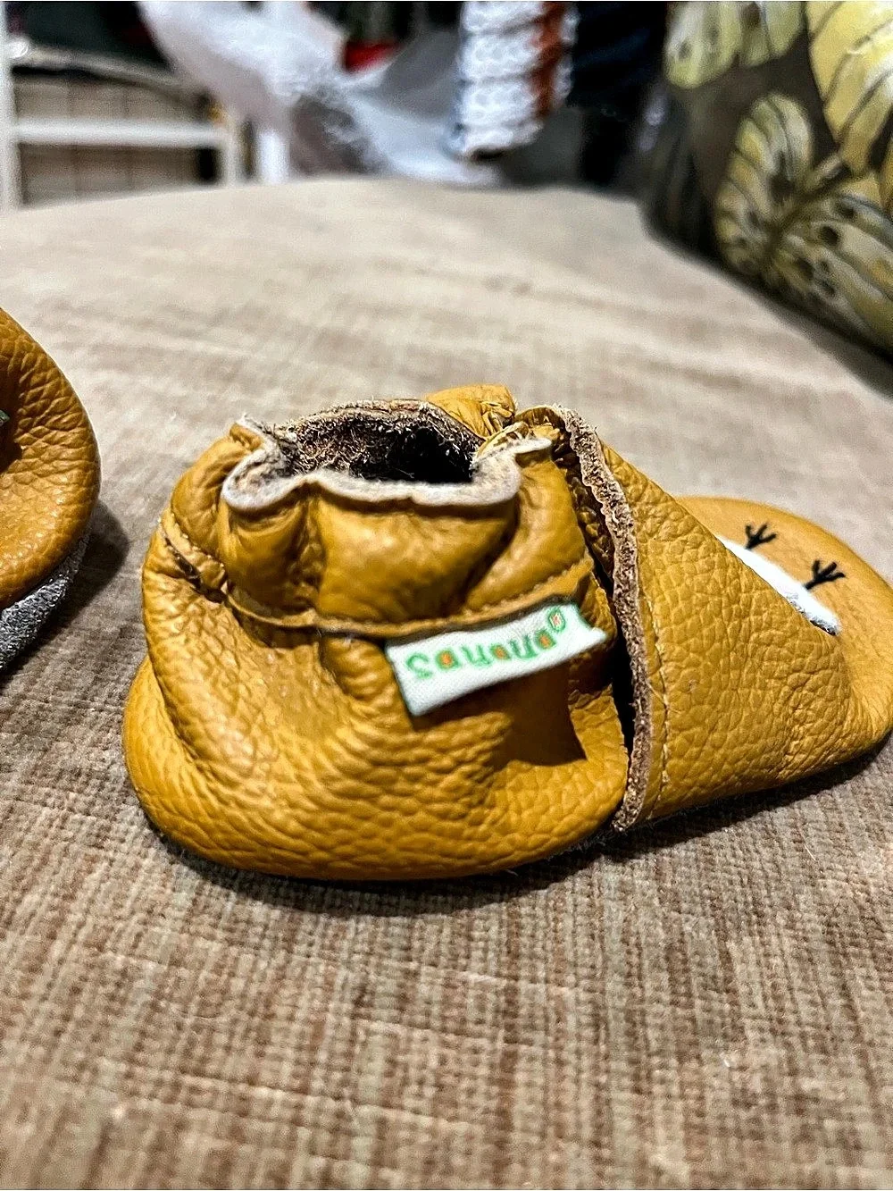 Sayoyo Baby Crib Shoes (see desc for size) Leather, Chicken Appliqué